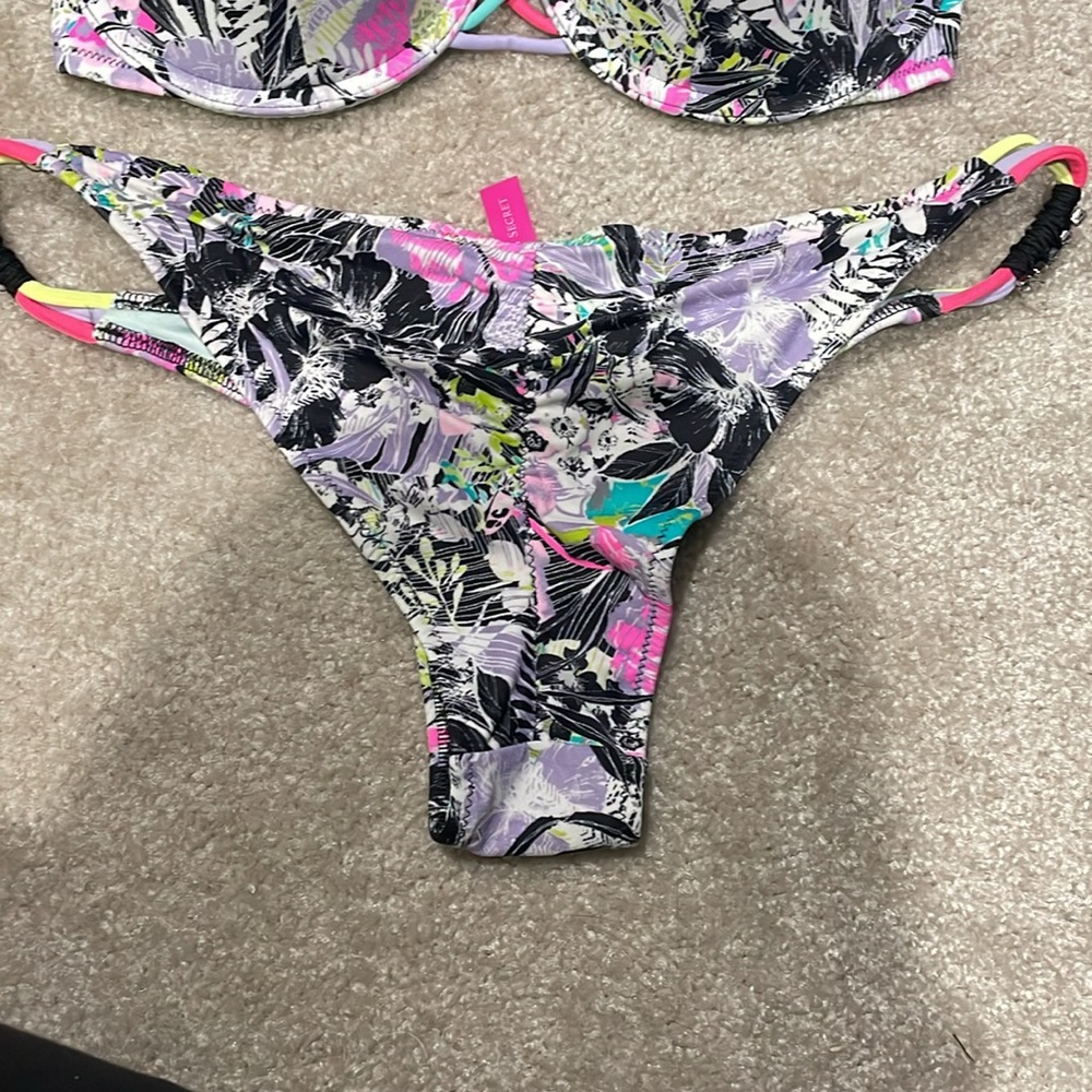 Victoria Secret Swim - Picture 5 of 6